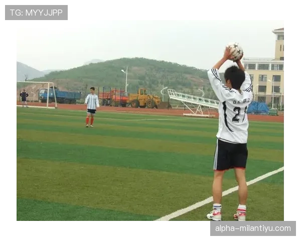 手抛球规则：合法掷界外球的关键条件